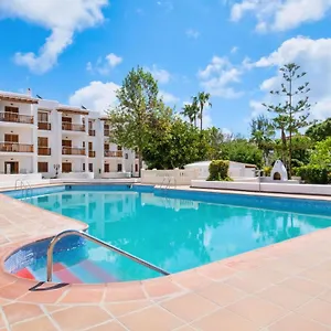azuline-apartamentos-can-sanso.ibizaislandhotels.net/